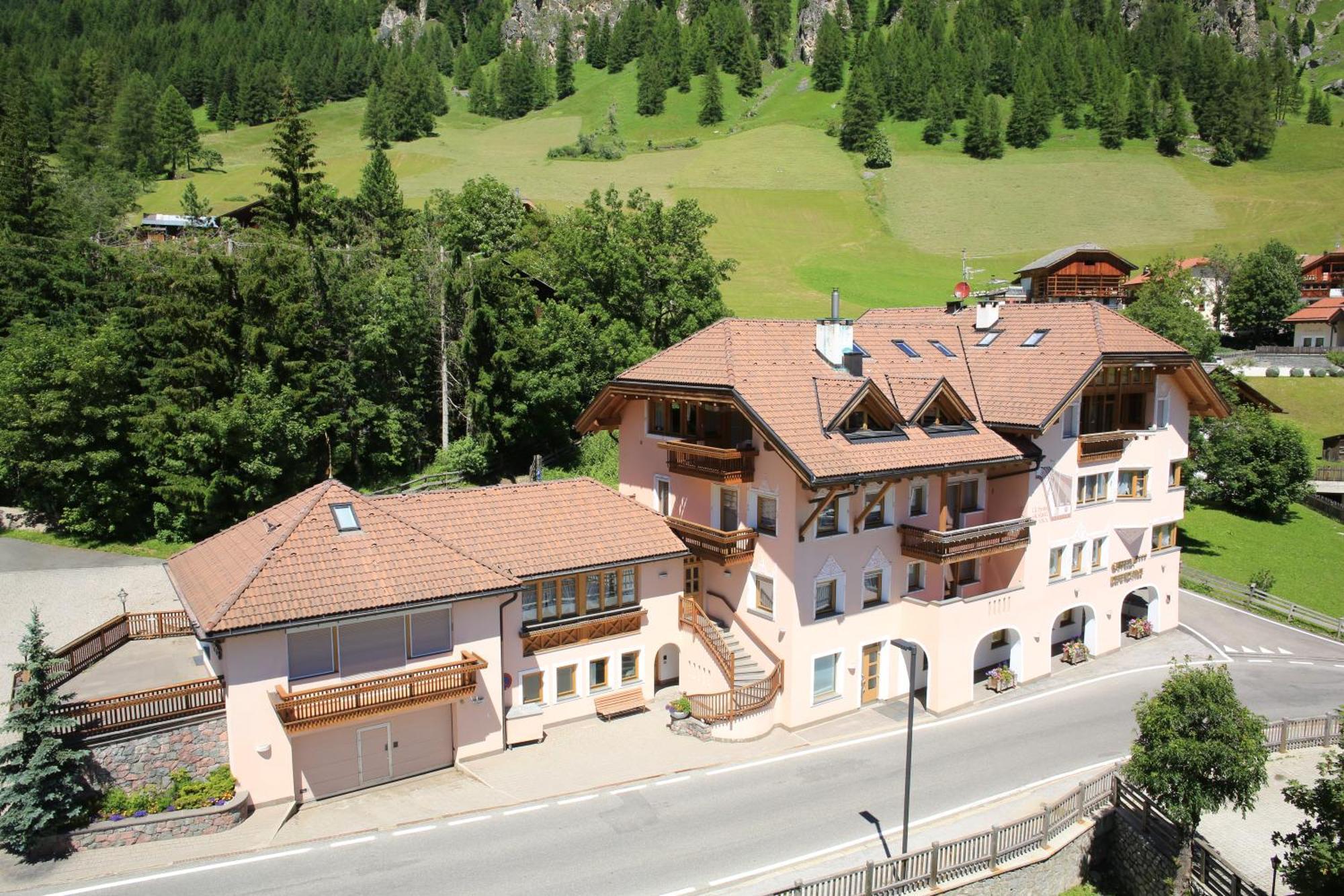 Aparthotel Garni Criss Kolfuschg Exterior foto