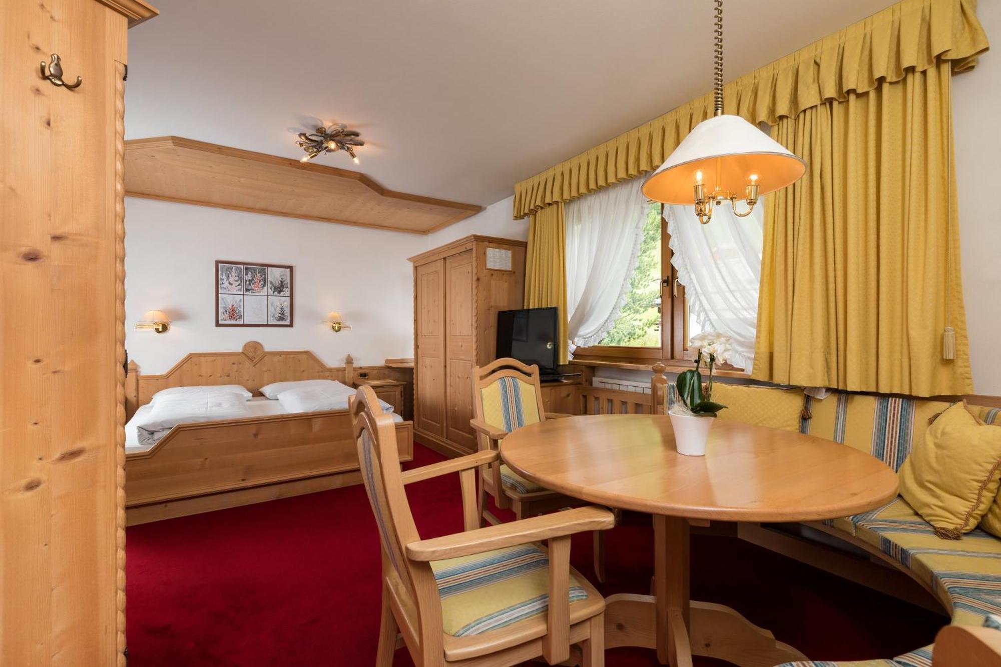 Aparthotel Garni Criss Kolfuschg Exterior foto